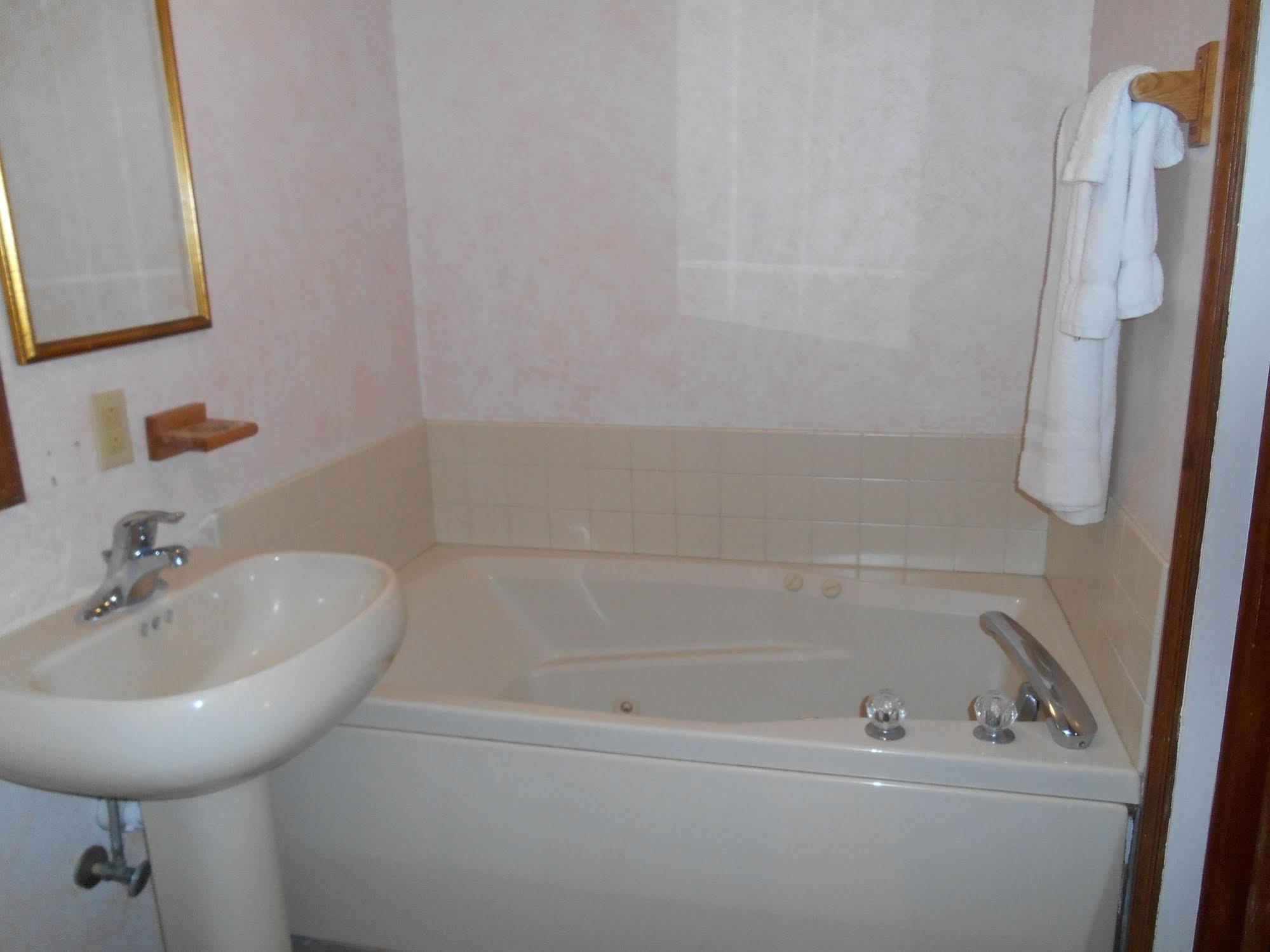 Meris Gardens B&B Bethany Beach Bagian luar foto